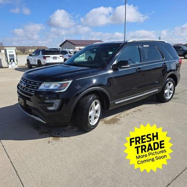 White Platinum Metallic Tri-Coat 2017 Ford Explorer XLT