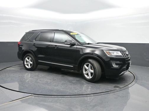 White Platinum Metallic Tri-Coat 2017 Ford Explorer XLT