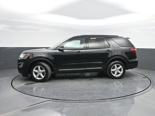 White Platinum Metallic Tri-Coat 2017 Ford Explorer XLT