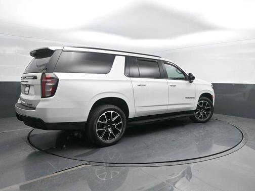 Iridescent Pearl Tricoat 2023 Chevrolet Suburban RST