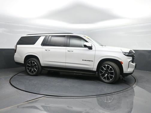 Iridescent Pearl Tricoat 2023 Chevrolet Suburban RST