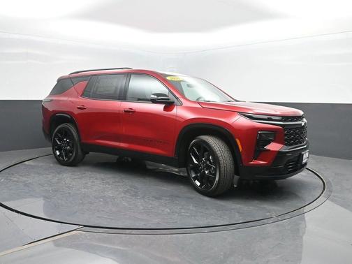 Radiant Red Tintcoat 2026 Chevrolet Traverse RS
