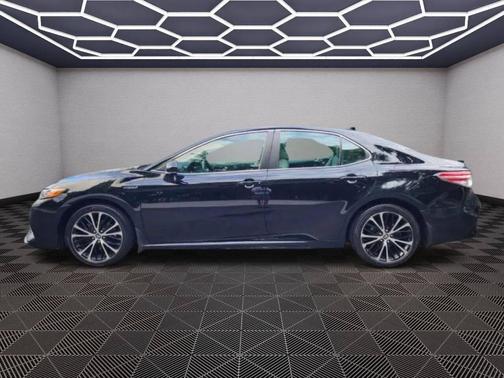 Midnight Black Metallic 2020 Toyota Camry SE