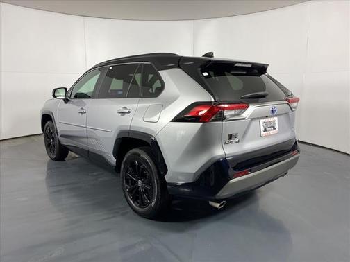 2022 Toyota RAV4 Hybrid SE