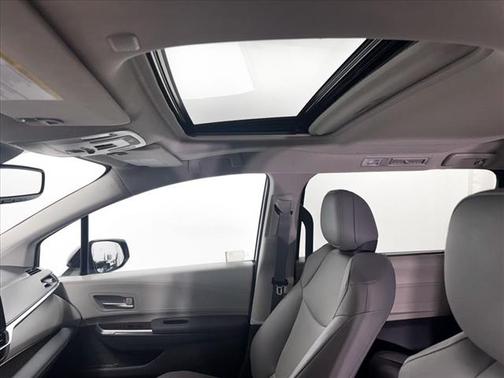 2024 Toyota Sienna XLE 8 Passenger