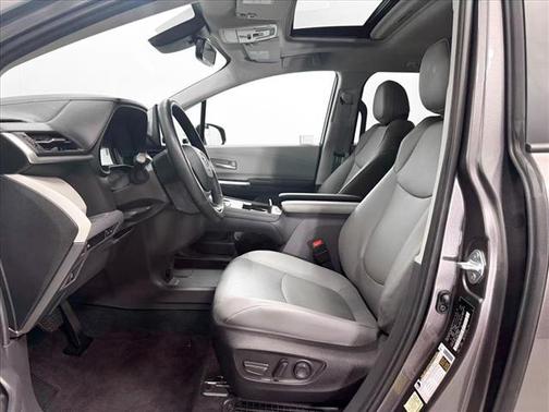 2024 Toyota Sienna XLE 8 Passenger