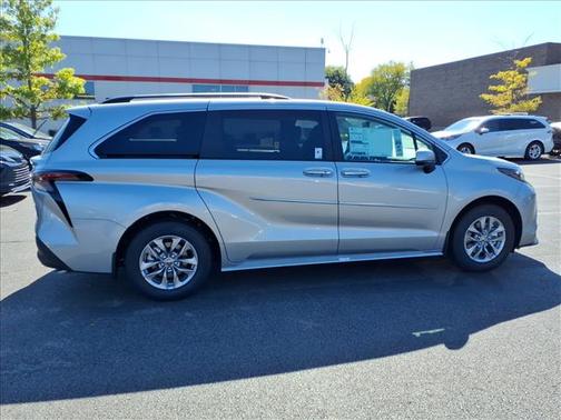 2025 Toyota Sienna XLE 7 Passenger