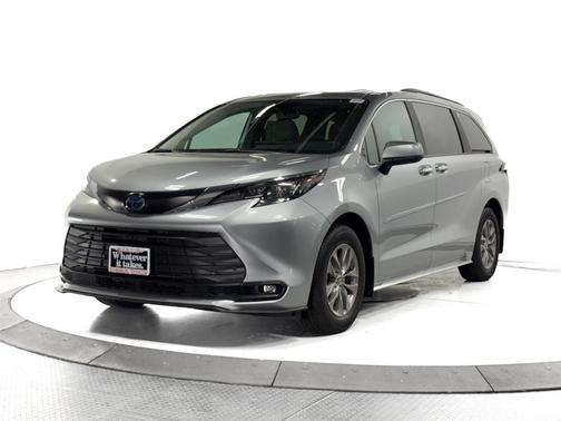 2025 Toyota Sienna XLE
