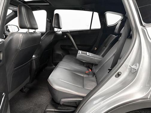 2017 Toyota RAV4 SE