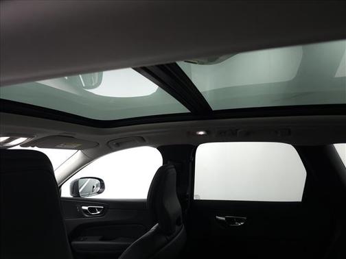 Gray 2022 Volvo XC60 B5 Momentum