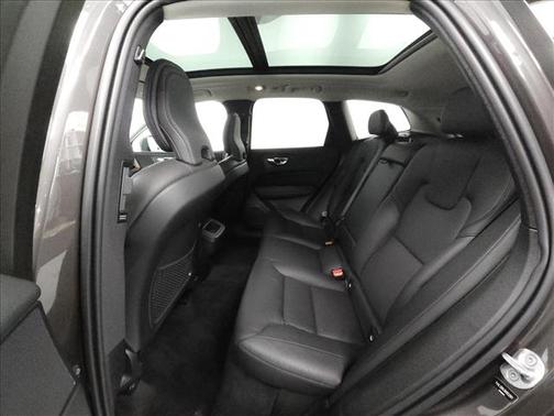 Gray 2022 Volvo XC60 B5 Momentum