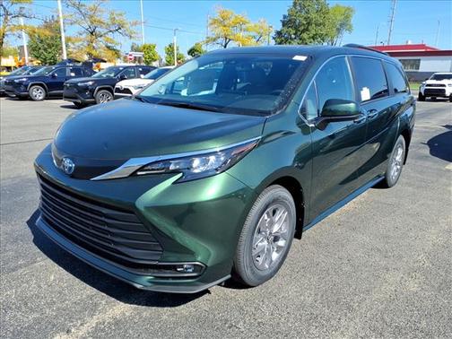 2025 Toyota Sienna XLE 7 Passenger