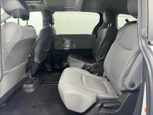 2022 Toyota Sienna XLE 8 Passenger