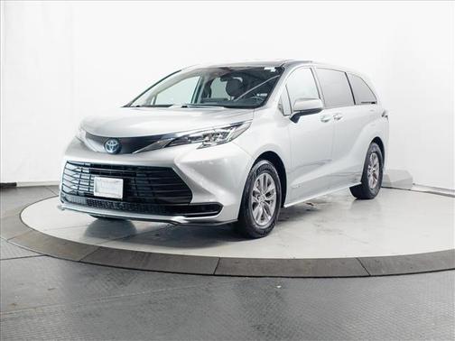 2021 Toyota Sienna LE