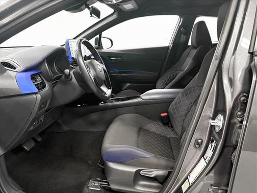 2022 Toyota C-HR XLE