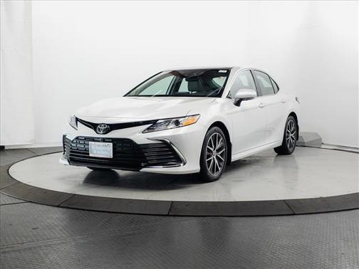 Wind Chill Pearl 2023 Toyota Camry XLE