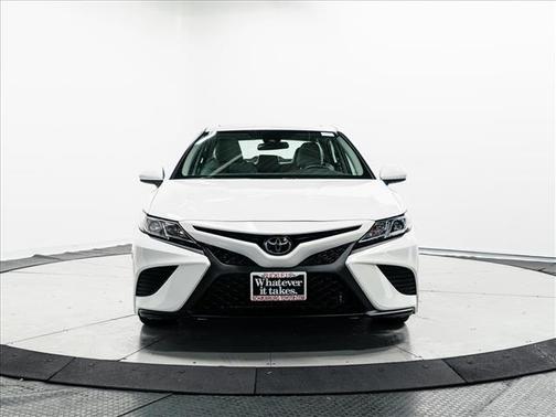 Super White 2019 Toyota Camry SE