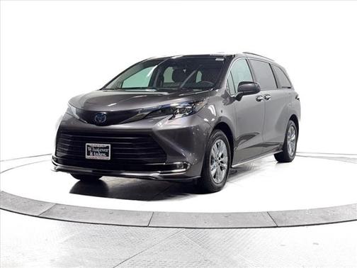 2024 Toyota Sienna XLE