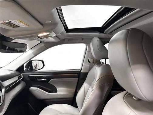 2025 Toyota Highlander XLE