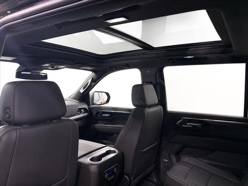 2025 Chevrolet Suburban RST