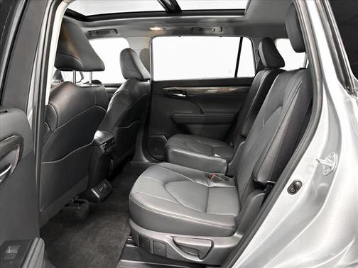 2024 Toyota Highlander Platinum
