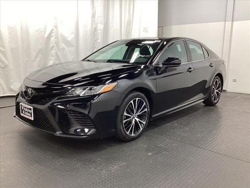 Midnight Black Metallic 2019 Toyota Camry SE