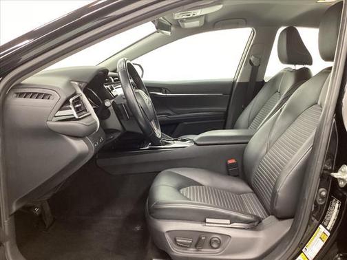 Midnight Black Metallic 2019 Toyota Camry SE