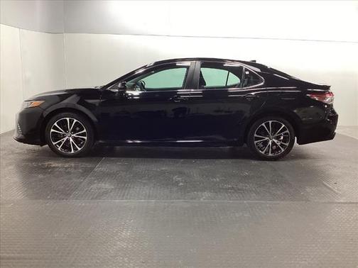 Midnight Black Metallic 2019 Toyota Camry SE
