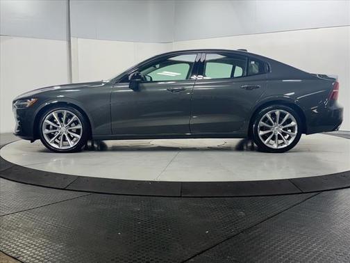 2021 Volvo S60 T5 Momentum