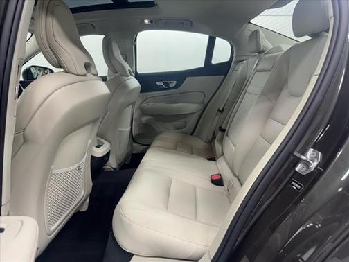 2021 Volvo S60 T5 Momentum