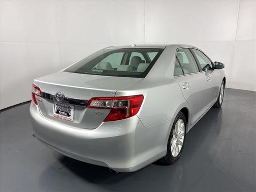 2013 Toyota Camry XLE for sale in Schaumburg, IL - image 38
