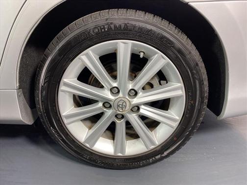 2013 Toyota Camry XLE for sale in Schaumburg, IL - image 3