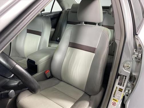 2013 Toyota Camry XLE for sale in Schaumburg, IL - image 19