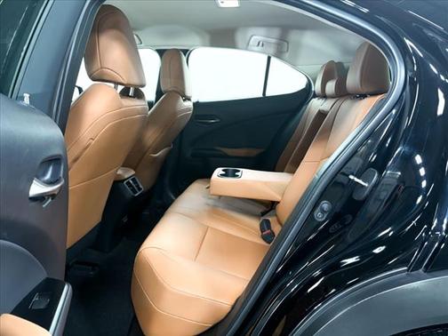 2022 Lexus UX 200 Base