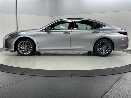 2024 Lexus ES 300h Luxury