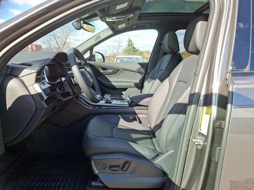 2026 Audi Q7 45 Premium Plus