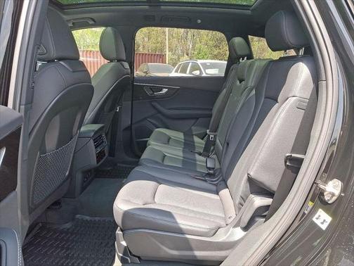 2025 Audi Q7 45 Premium Plus