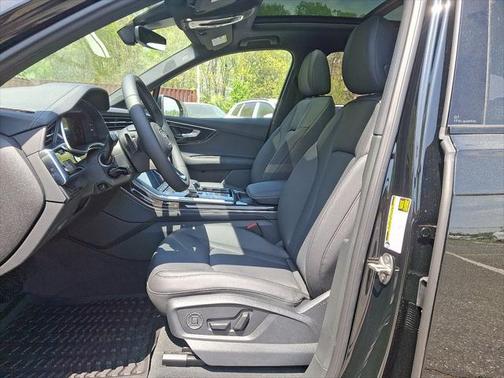 2025 Audi Q7 45 Premium Plus