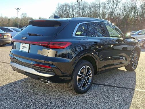 2025 Audi Q5 Premium TFSI quattro S tronic