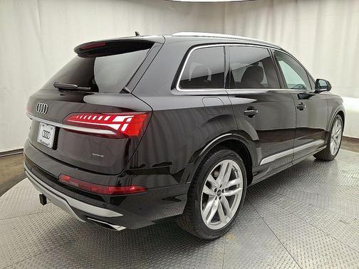2025 Audi Q7 55 Premium Plus