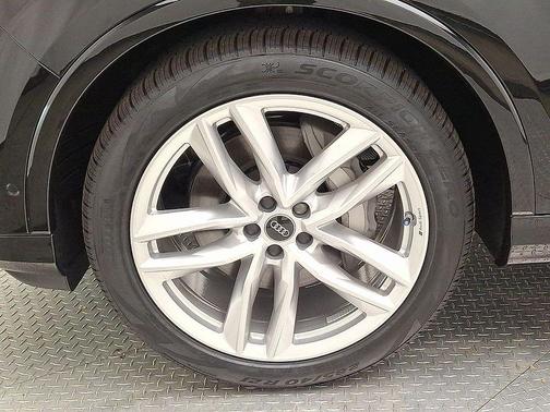 2025 Audi Q7 55 Premium Plus