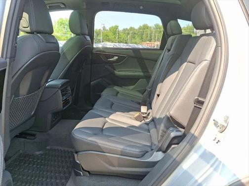 2025 Audi Q7 45 Premium Plus