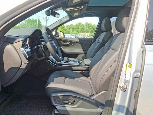 2025 Audi Q7 45 Premium Plus