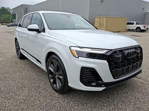 2025 Audi Q7 45 Premium Plus