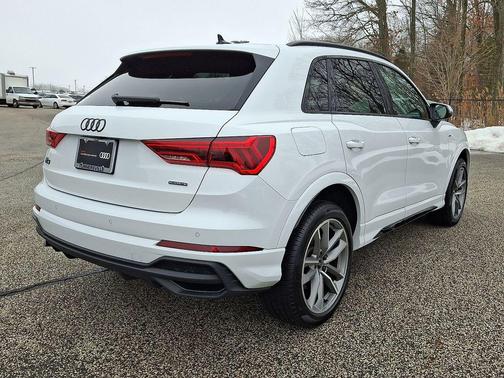 2023 Audi Q3 Premium 45 TFSI S line quattro Tiptronic