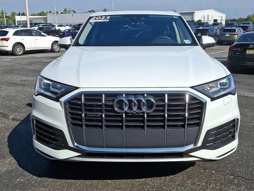 2023 Audi Q7 45 Premium