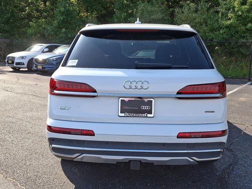 2023 Audi Q7 45 Premium
