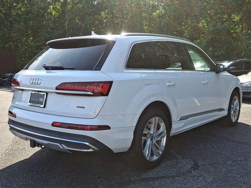 2023 Audi Q7 45 Premium
