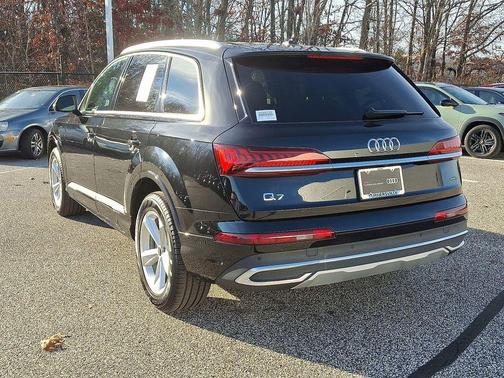 2023 Audi Q7 45 Premium Plus