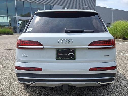 2022 Audi Q7 55 Premium Plus